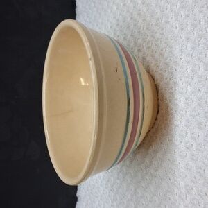 Vintage Watt Pottery 6" Bowl Hull, Ia. Bee Hive Store